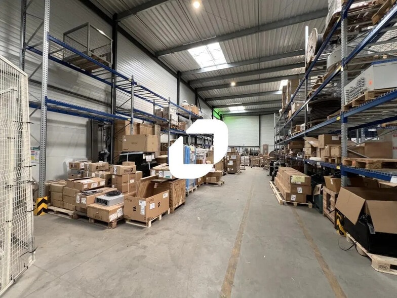 Office in Lesquin for lease - Building Photo - Image 3 of 11