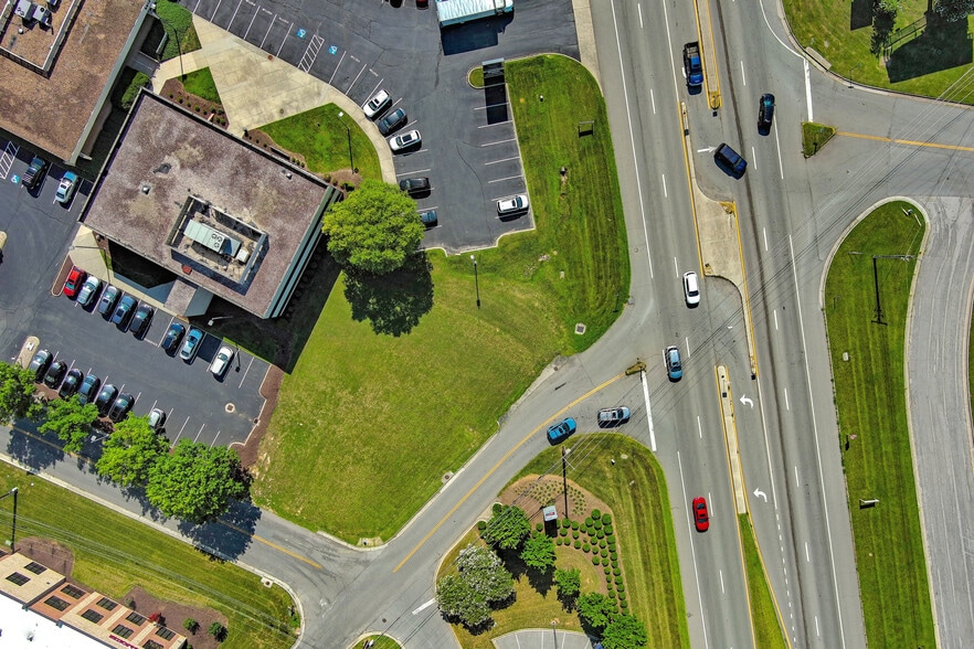 5301 Bernard Dr, Roanoke, VA for lease - Building Photo - Image 3 of 8