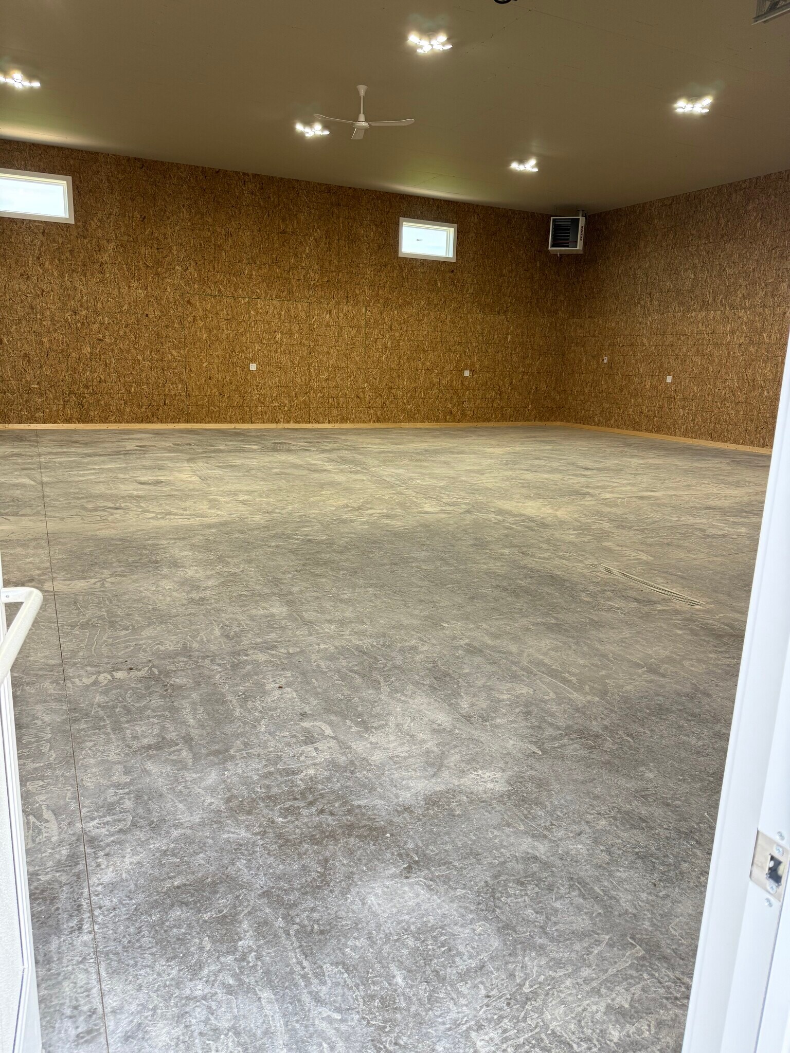 1405 Enterprise Dr, De Pere, WI for lease Interior Photo- Image 1 of 7