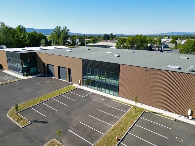 Flex in Ambérieux for lease - Building Photo - Image 2 of 9