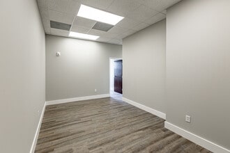 1500 E Venice Ave, Venice, FL for lease Interior Photo- Image 2 of 12