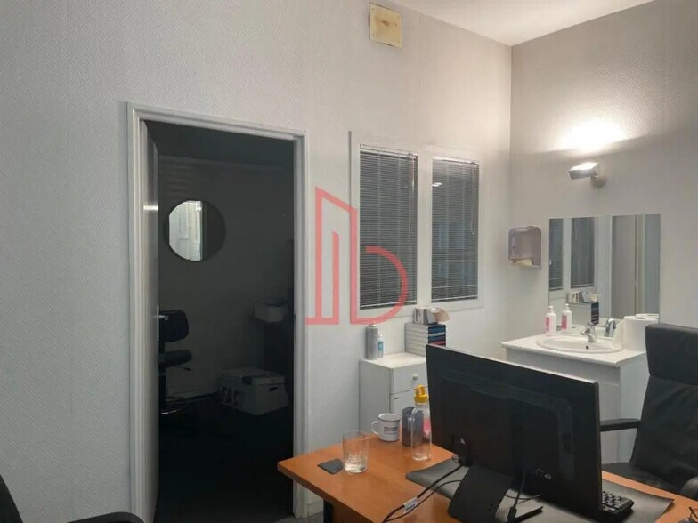 Office in Bordeaux for lease - Interior Photo - Image 3 of 9