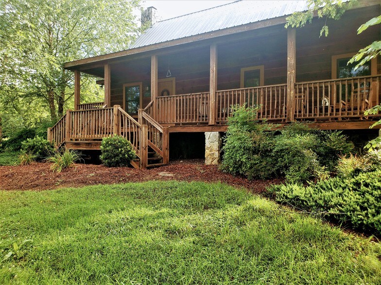 1120 Bucklevel Rd, Greenwood, SC 29649