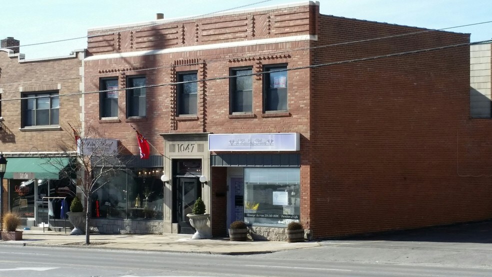 1047 S Big Bend Blvd, Saint Louis, MO 63117