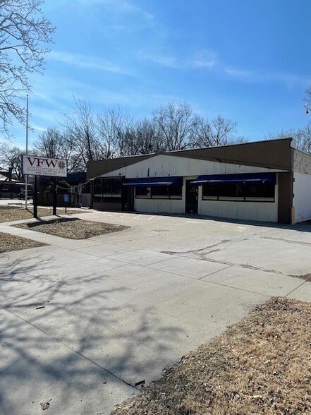 1801 Massachusetts St, Lawrence, KS for lease - Building Photo - Image 1 of 12