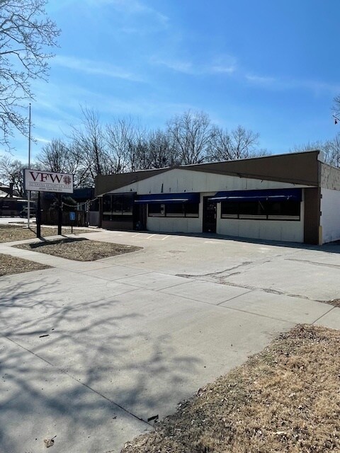 1801 Massachusetts St, Lawrence, KS for lease Building Photo- Image 1 of 13