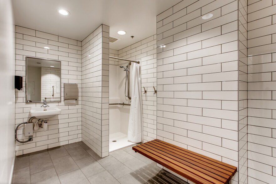 310 SW 4th Ave, Portland, OR for lease - Interior Photo - Image 2 of 17