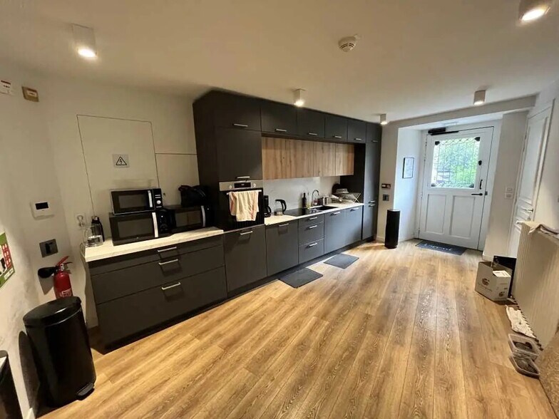 Office in Rennes for lease - Building Photo - Image 2 of 9