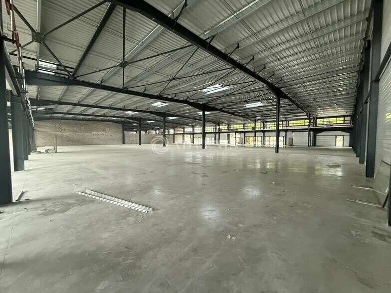 Flex in Chécy for lease - Interior Photo - Image 3 of 5