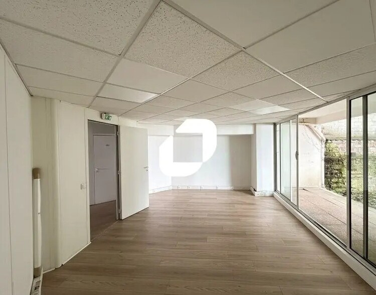 Office in Montrouge for lease - Interior Photo - Image 3 of 11