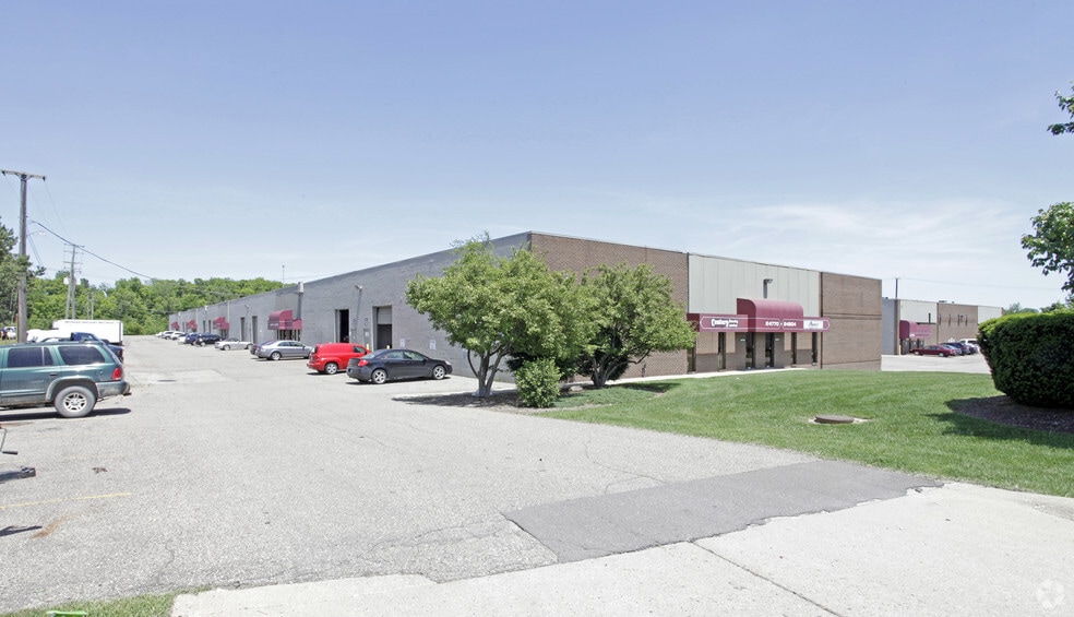 24730-24804 Crestview Ct, Farmington Hills, MI for lease - Building Photo - Image 3 of 3