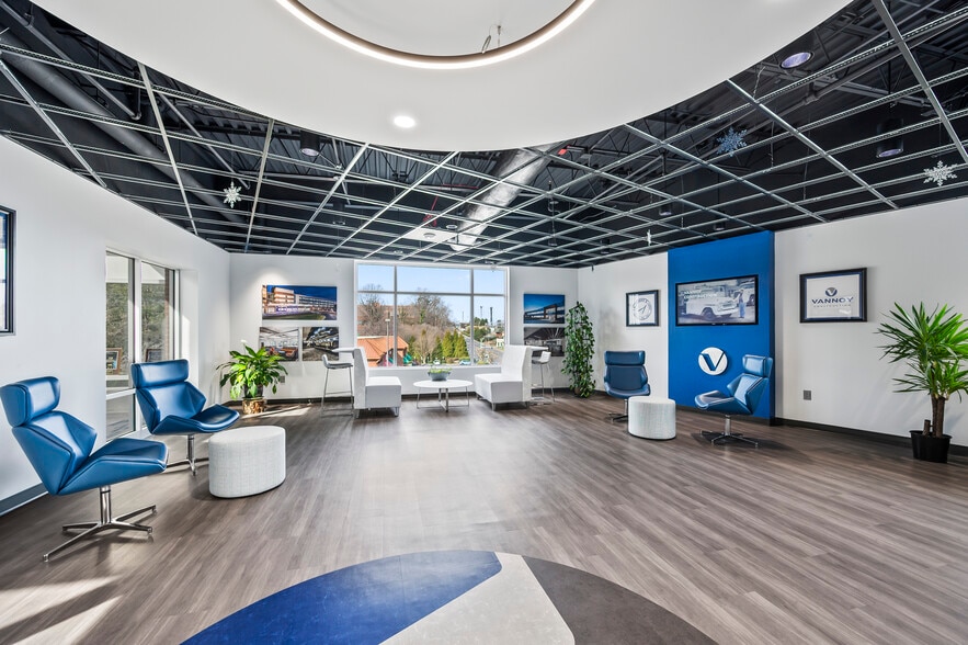 700 Highland Oaks Dr, Winston-Salem, NC for lease - Building Photo - Image 3 of 8