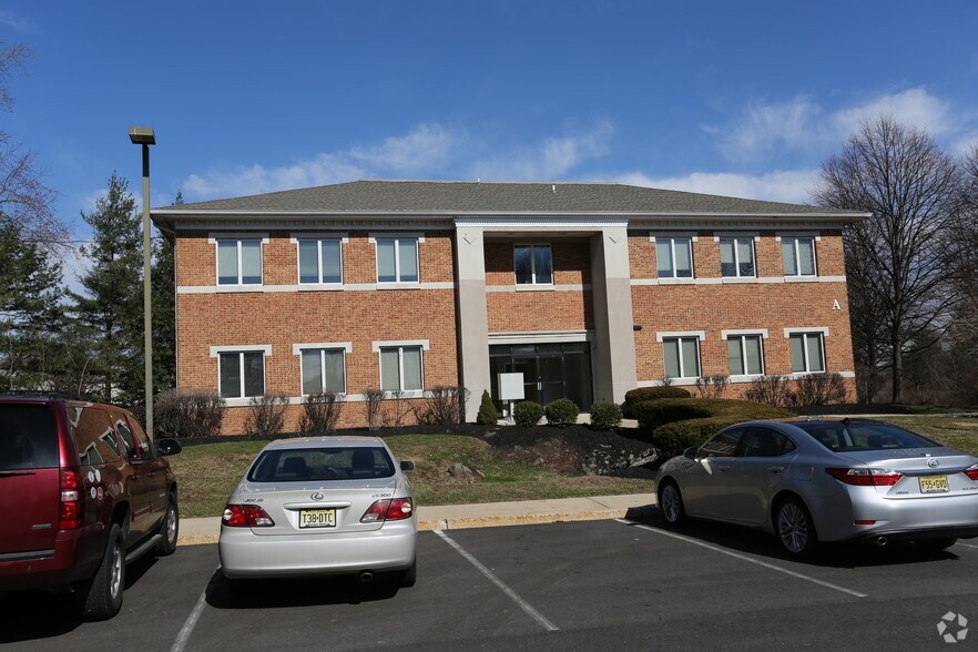 114 Titus Mill Rd, Pennington, NJ 08534