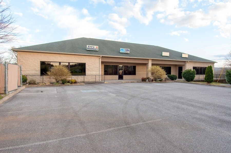 2453 2453 Boyds Creek Highway Hwy, Sevierville, TN 37865