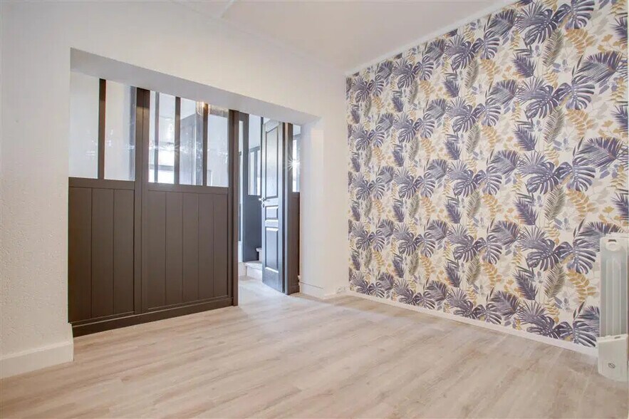 Office in Paris for lease - Building Photo - Image 2 of 7