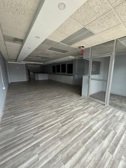 21421-21435 Greater Mack Ave, Saint Clair Shores, MI for lease - Interior Photo - Image 3 of 9