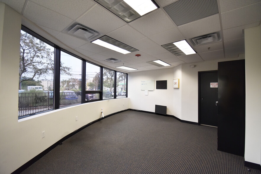 299 Washington St, Woburn, MA for lease - Building Photo - Image 3 of 5