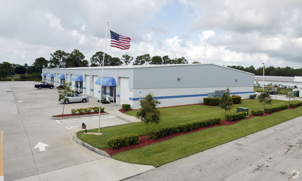 500 North Dr, Melbourne, FL for lease - Primary Photo - Image 2 of 6