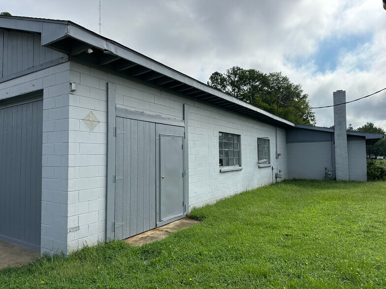 807 Center St, Apex, NC for lease - Building Photo - Image 2 of 6