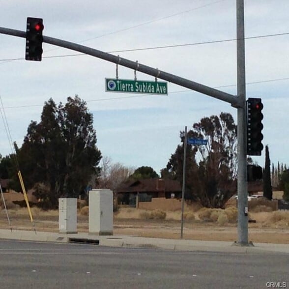 Tierra Subida Ave, Palmdale, CA for sale - Primary Photo - Image 1 of 7