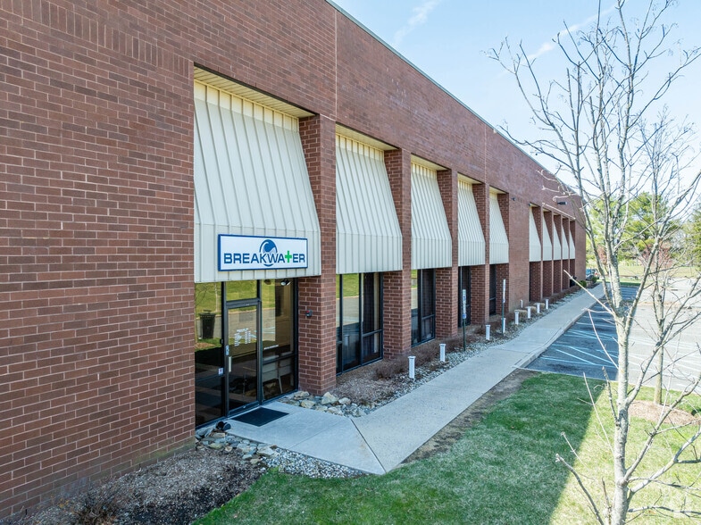 2 Corporate Dr, Cranbury, NJ for lease - Building Photo - Image 3 of 10