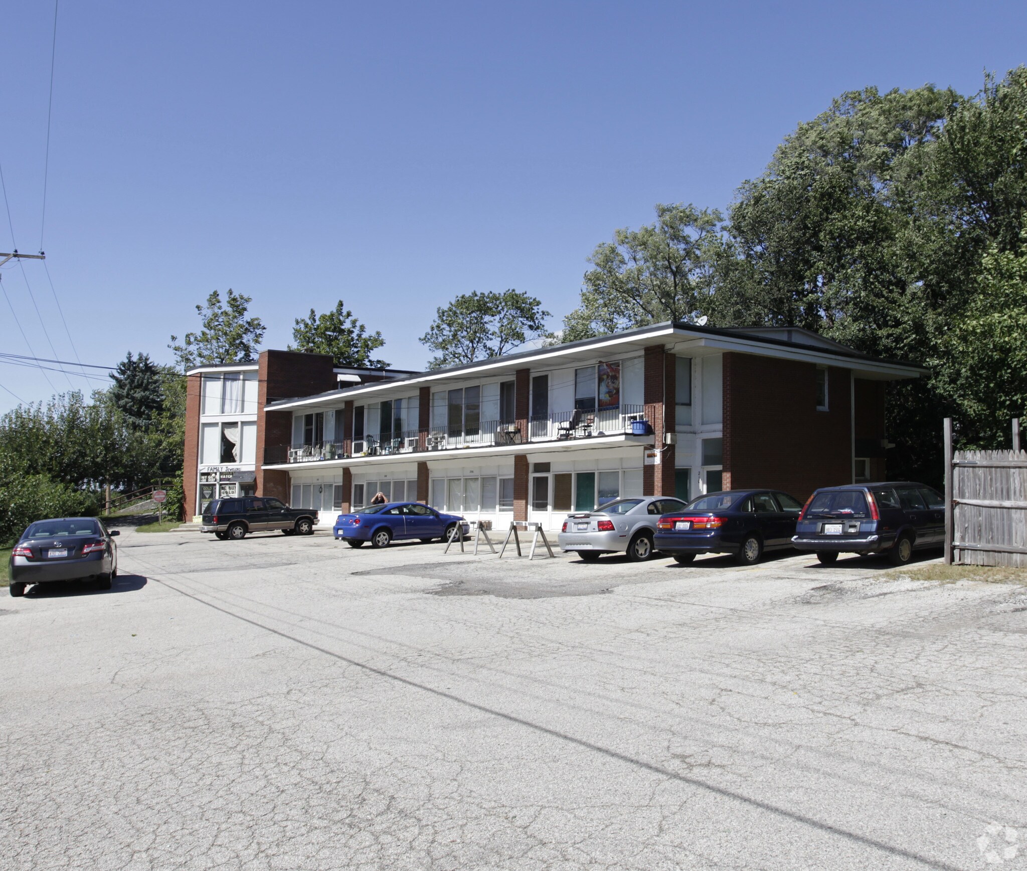 200-208 E Algonquin Rd, Algonquin, IL for sale Primary Photo- Image 1 of 1