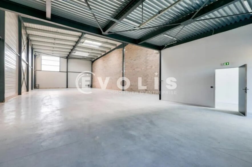 4 Rue Diderot, Saint-Michel-sur-Orge for lease - Interior Photo - Image 3 of 8