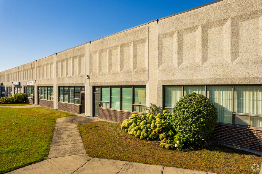 500-548 Av Meloche, Dorval, QC for lease - Primary Photo - Image 1 of 7