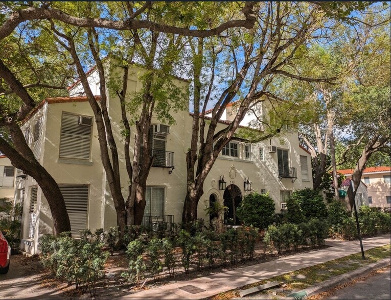 305 Navarre Ave, Coral Gables, FL for sale - Primary Photo - Image 1 of 8