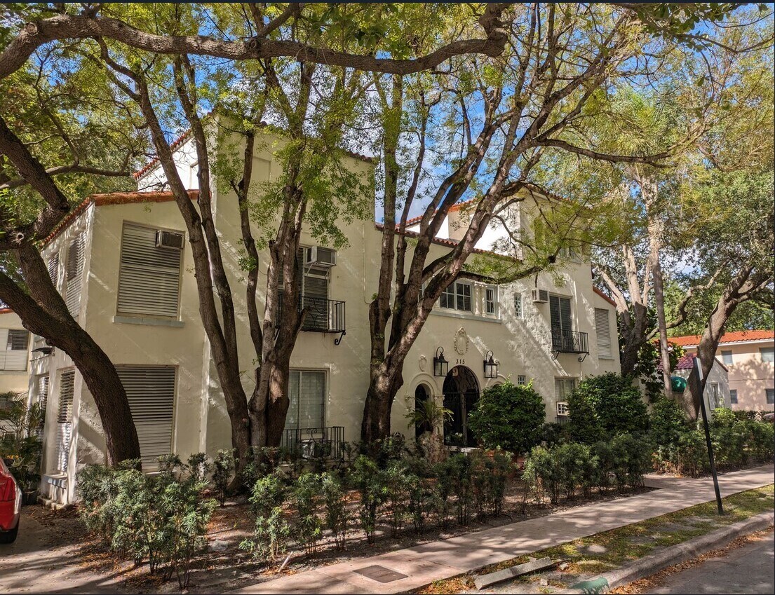 305 Navarre Ave, Coral Gables, FL for sale Primary Photo- Image 1 of 9