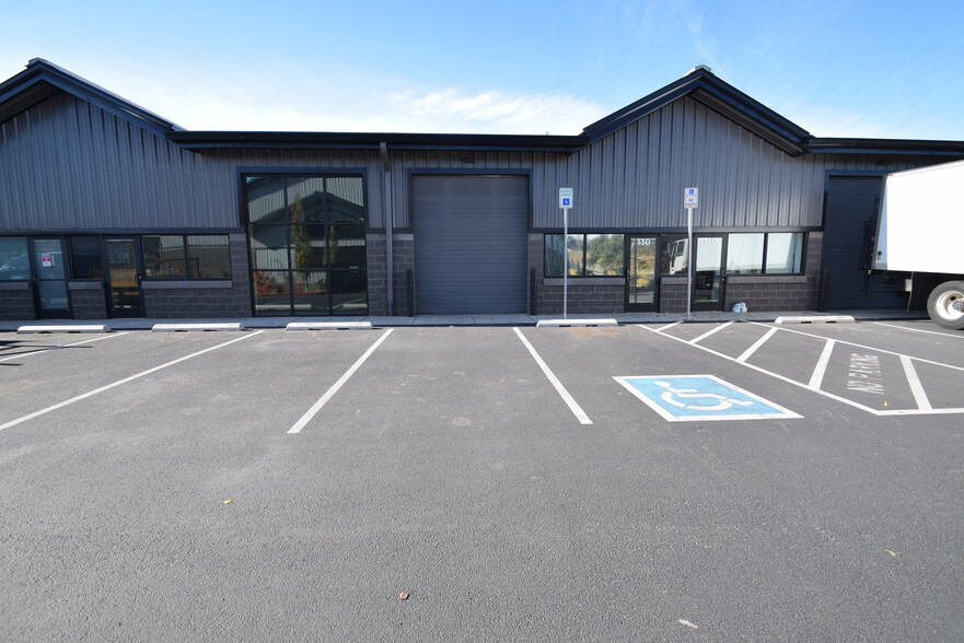 2463 NE 4th St, Bend, OR for lease - Primary Photo - Image 1 of 3