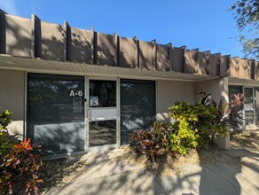 1721 Independence Blvd, Sarasota, FL for lease Building Photo- Image 1 of 13