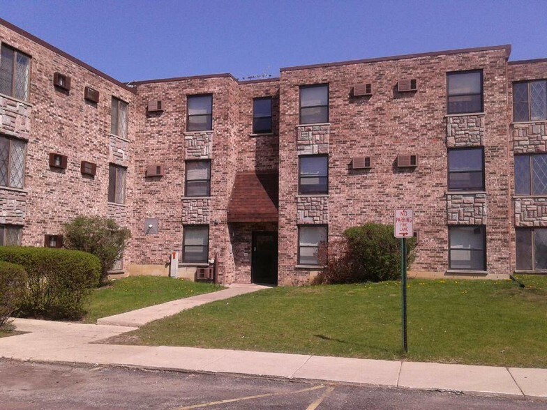 675 N Swift Rd, Addison, IL 60101