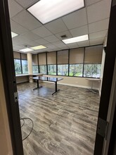 8121 Broadway St, Houston, TX for lease Interior Photo- Image 2 of 3