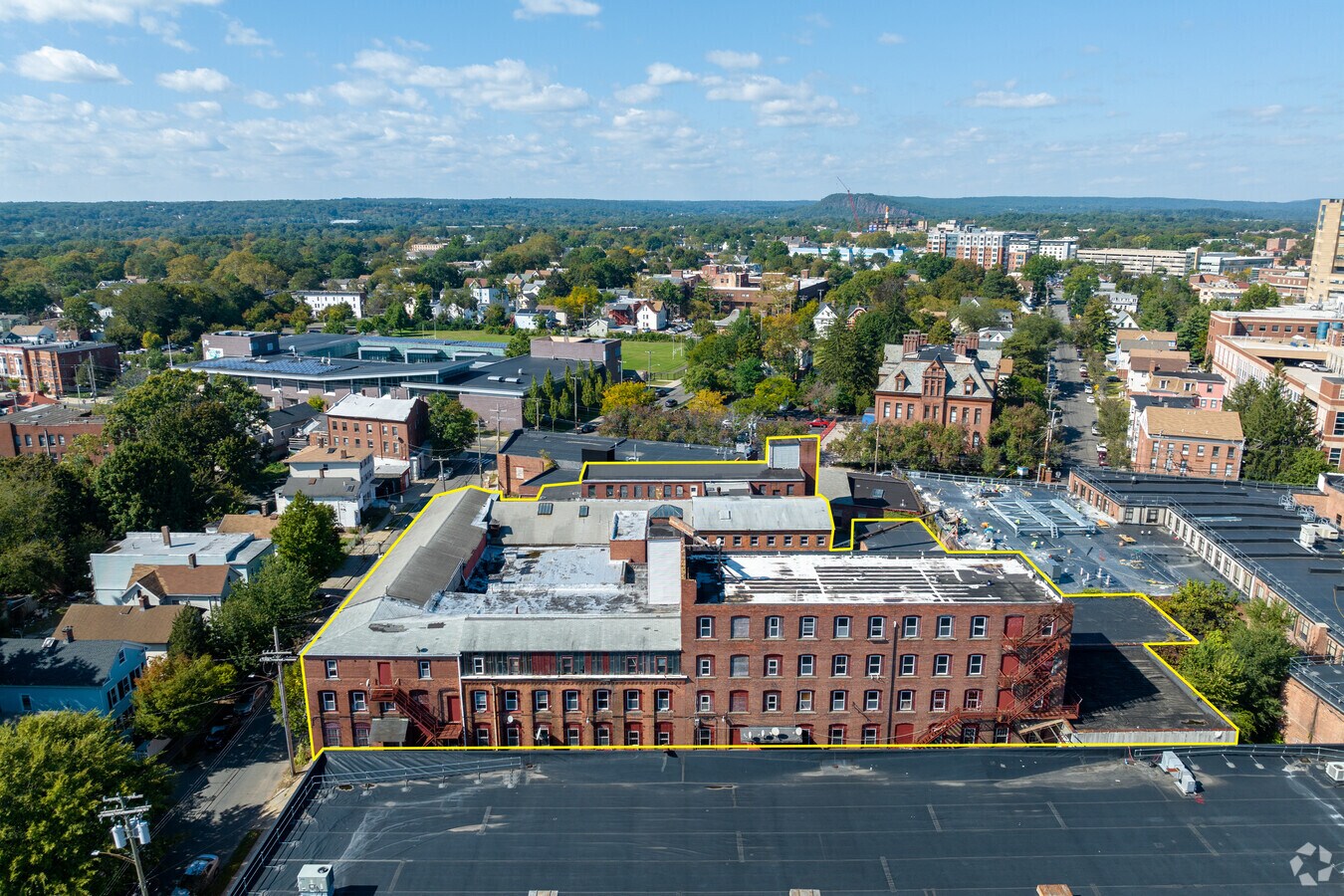 6975 Daggett St, New Haven, CT 06519