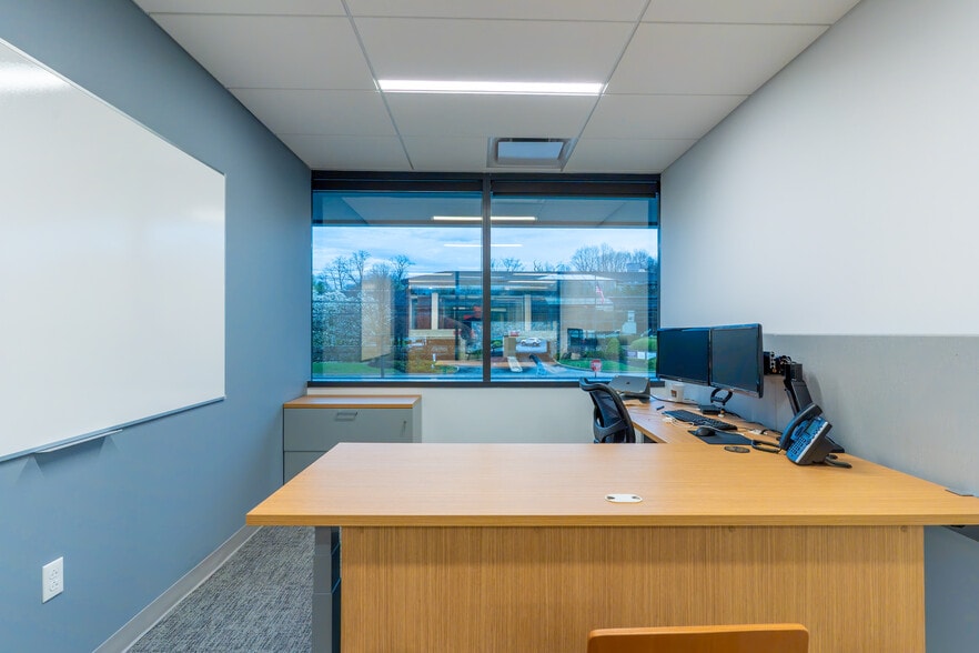 426 W Lancaster Ave, Devon, PA for lease - Interior Photo - Image 3 of 23