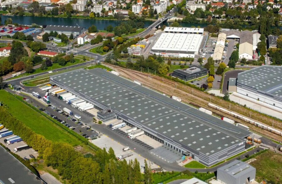 Office in Bonneuil-sur-Marne for lease - Building Photo - Image 2 of 21