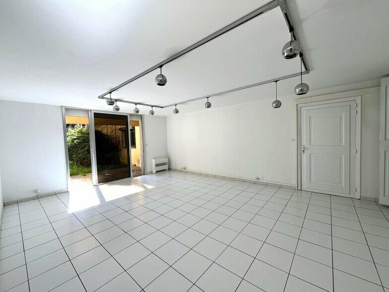 Office in Fréjus for sale - Interior Photo - Image 2 of 10