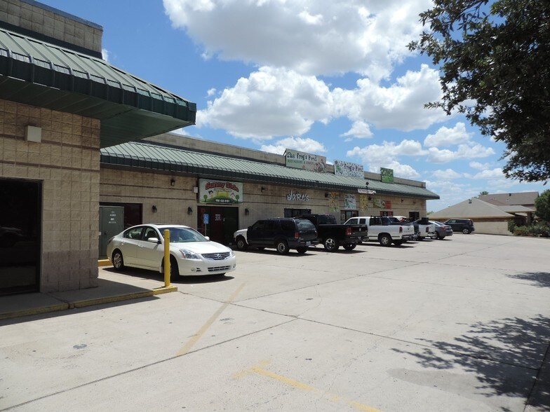 12520 Mines Rd, Laredo, TX 78045