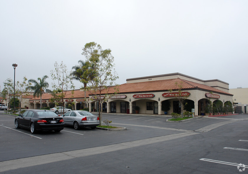 330-390 N Lantana St, Camarillo, CA for lease - Primary Photo - Image 1 of 4