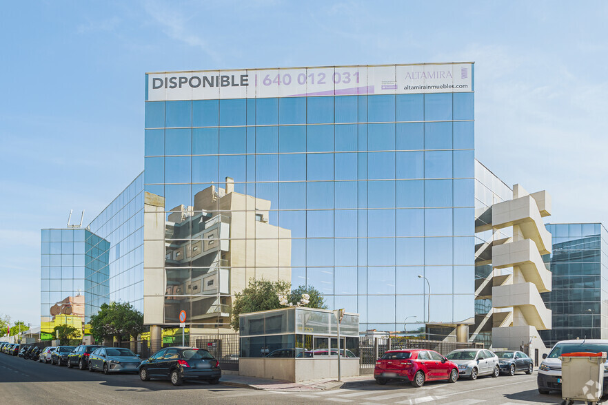 Calle Trespaderne, 10, Madrid, Madrid for lease - Building Photo - Image 3 of 9