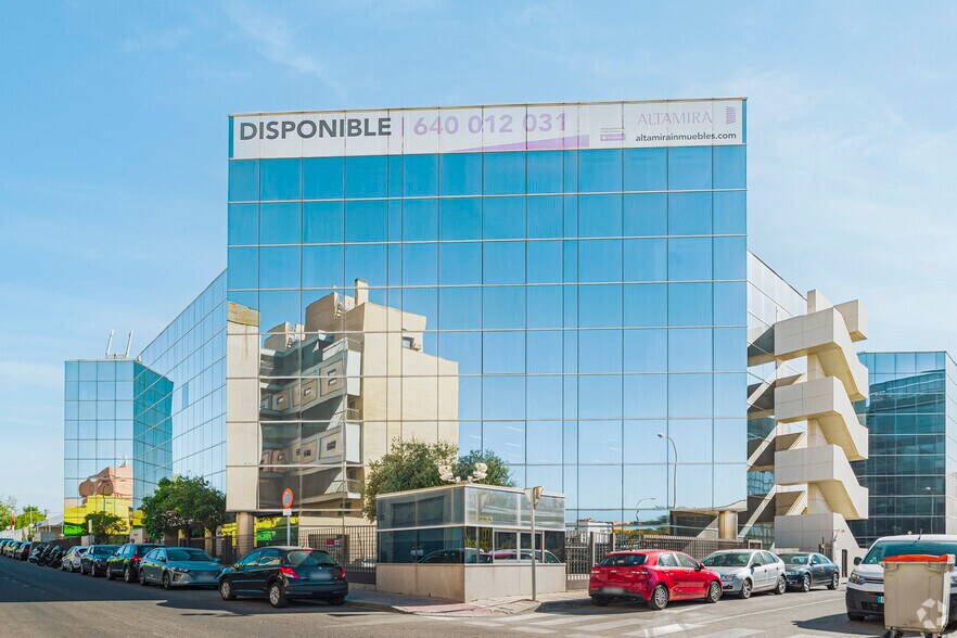Calle Trespaderne, 10, Madrid, Madrid for lease - Building Photo - Image 3 of 9