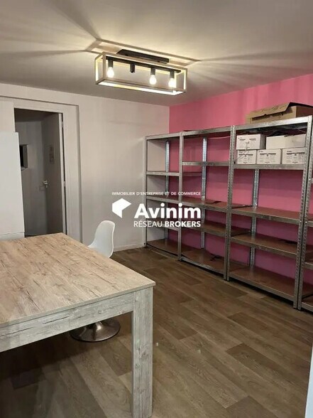 Retail in Melun for lease - Interior Photo - Image 3 of 3