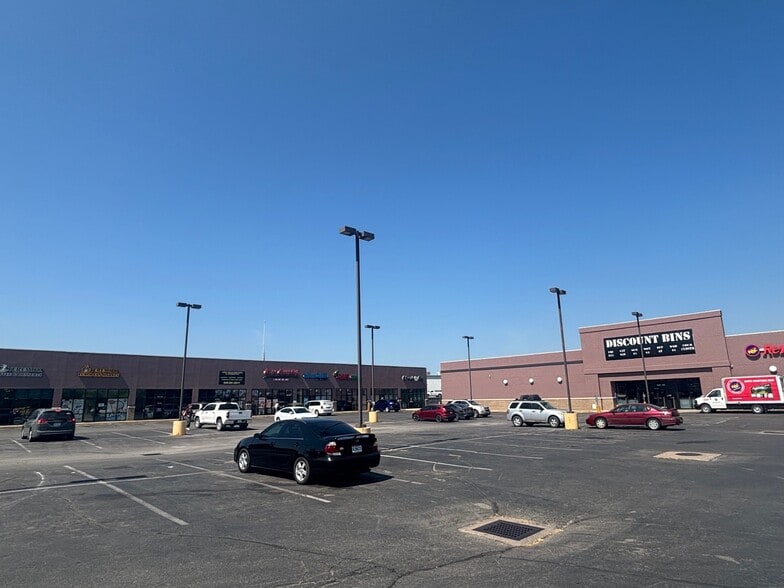 3040 W Broadway Blvd, Sedalia, MO for lease - Building Photo - Image 1 of 15