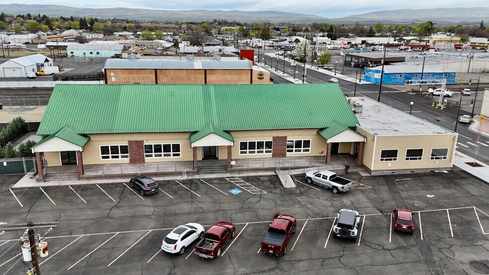 105 S 6th St, Sunnyside, WA for lease - Building Photo - Image 2 of 6