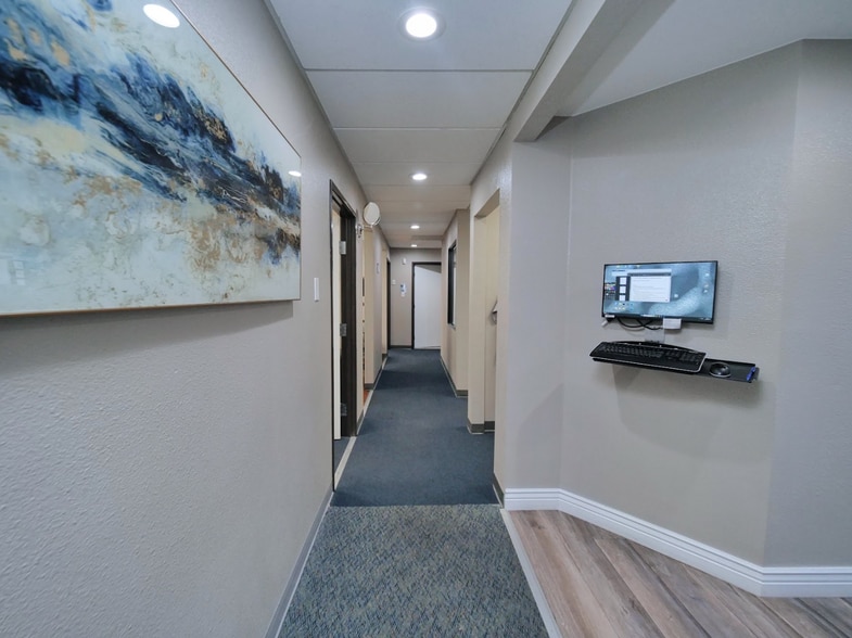 905 Secret River Dr, Sacramento, CA for sale - Interior Photo - Image 3 of 17