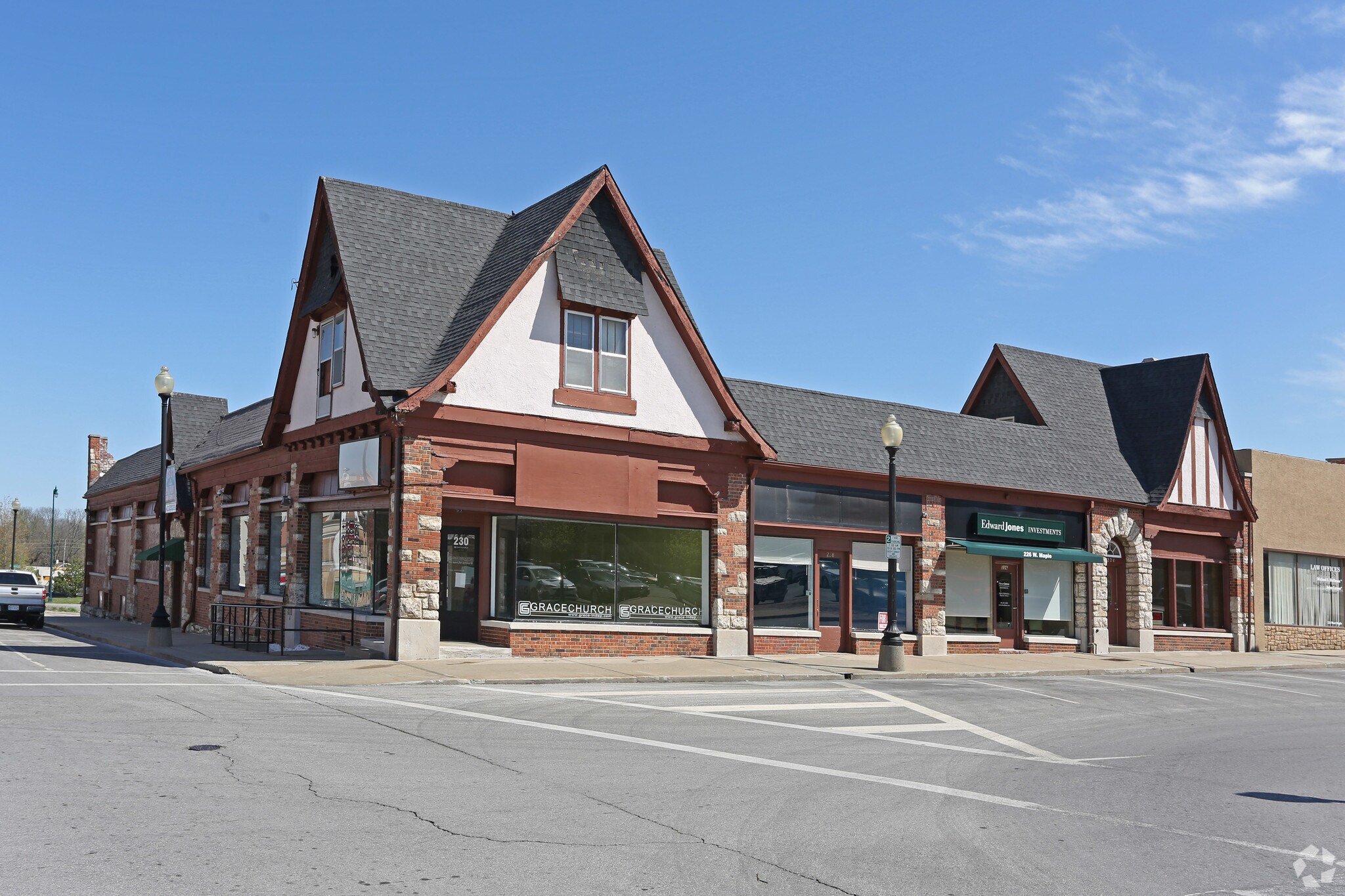 222-230 W Maple Ave, Independence, MO for sale Primary Photo- Image 1 of 1