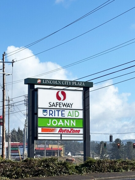 4041-4101 NW Logan Rd, Lincoln City, OR for lease - Building Photo - Image 2 of 3