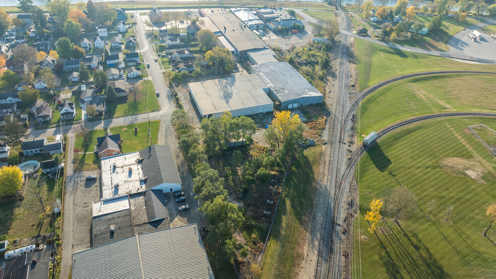 413 Oxford Rd, Franklin, OH for sale - Building Photo - Image 1 of 42