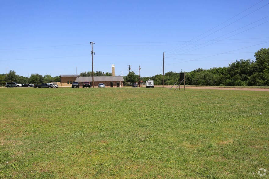 1101 S Clay St, Ennis, TX for sale - Primary Photo - Image 1 of 1